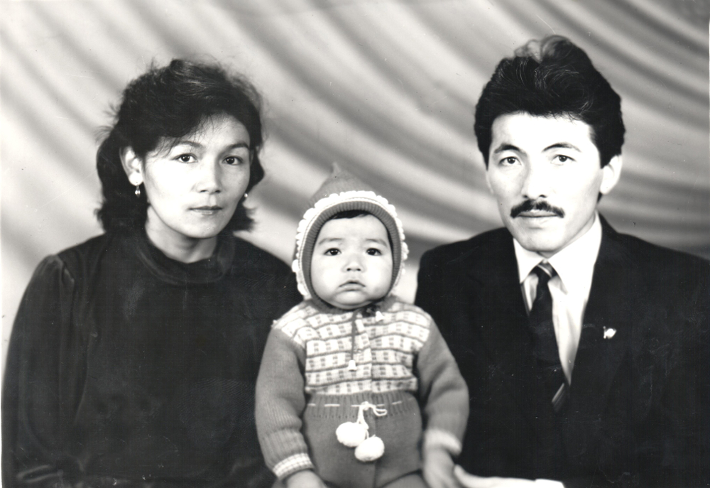 Министр А. Касымалиев, его жена Замира и дочь Айгерим