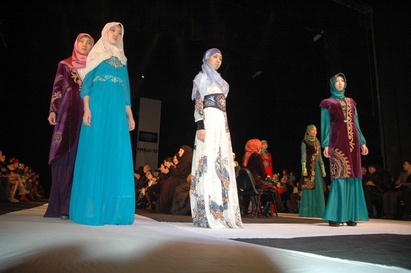 Muslim Fashion Kyrgyzstan 2012 (15)