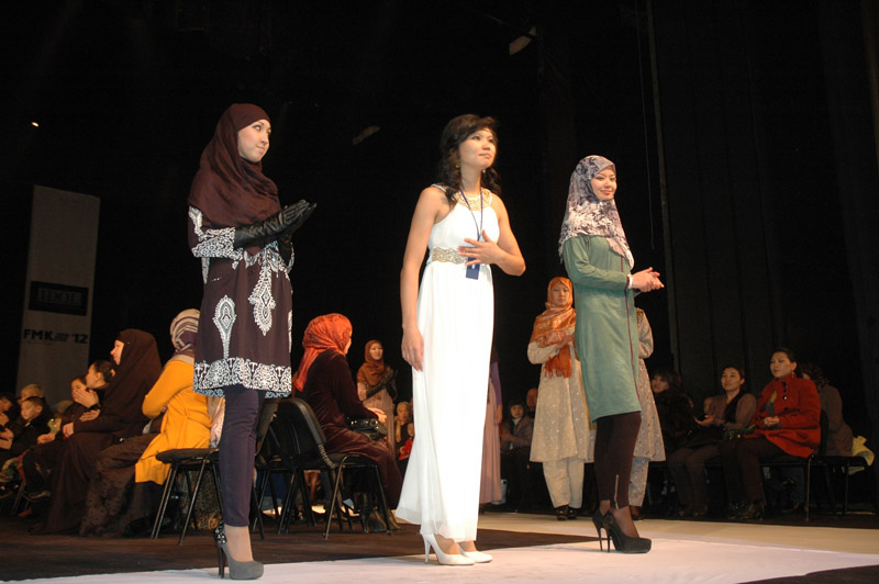 Muslim Fashion Kyrgyzstan 2012 (16)