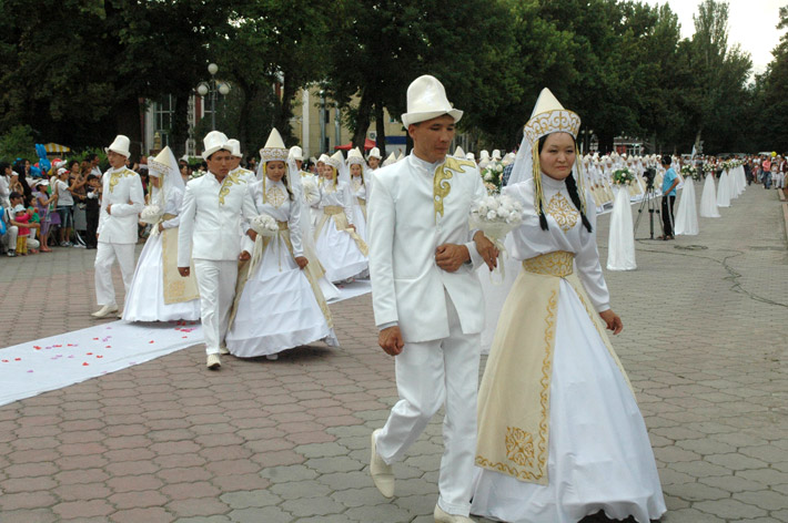 Массовая свадьба в Бишкеке (2)
