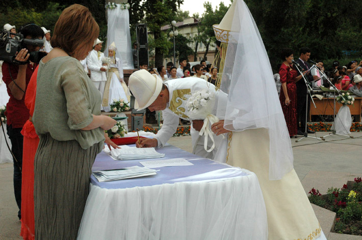 Массовая свадьба в Бишкеке