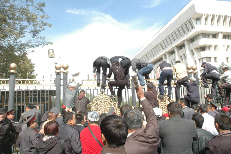 Митинг в Бишкеке 08