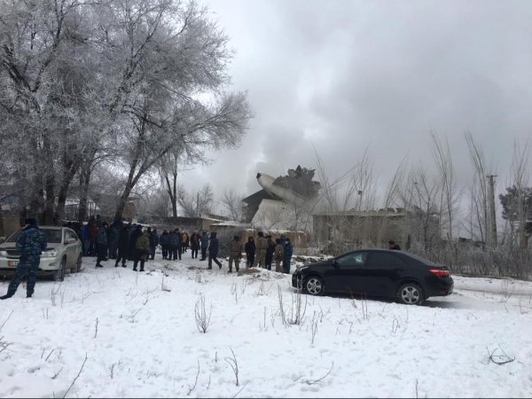 У мережі з'явилися фото і відео з місця катастрофи Боїнга у Киргизстані - фото 3