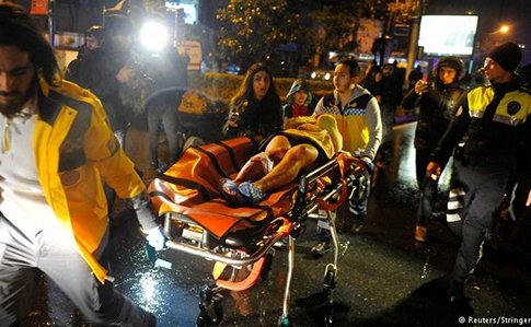 Число погибших стрельбы в ночном клубе Стамбула достигло 39 человек