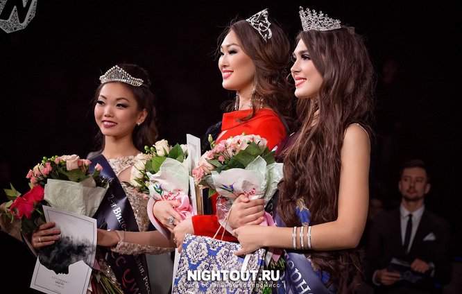 победительница Монгуш Норгьянма, первая вице-мисс Ильнара Ниязгулова, вторая вице-мисс Маргарита Ким
