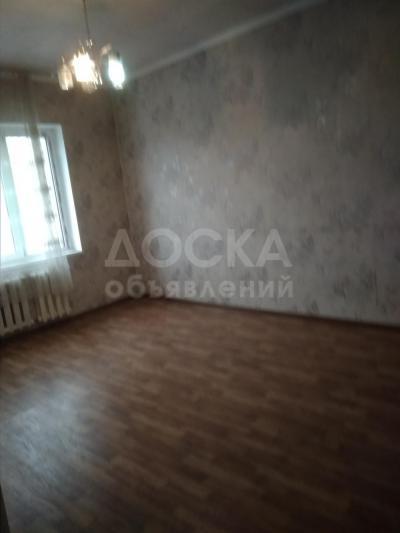 Продаю 2-комнатную квартиру, 42кв. м., этаж - 3/10, 8 микрорайон.