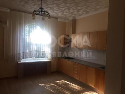 Продаю дом 5-комнатную 170кв. м., этаж-1, 6-сот., стена кирпич, Исанова/Ж.Жолу, отл.сост..