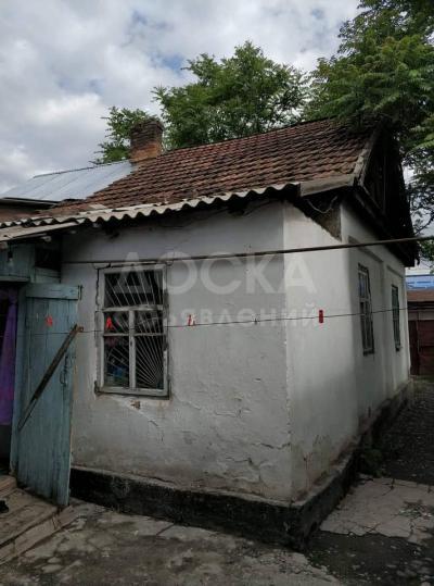 Продаю полдома 2-ком., 34.5кв. м., этаж-1, 4-сот., стена саман, целеноградская 8.