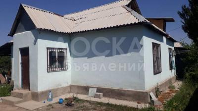 Продаю дом 3-комнатную 56кв. м., этаж-1, 8-сот., стена саман, Нач.с.Н.Павловки.