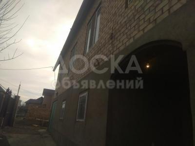 Продаю дом 6-комнатную 156кв. м., этаж-3, 4-сот., стена кирпич, Кок-Жар.