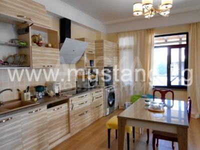 Продаю 4-комнатную квартиру, 160кв. м., этаж - 1/3, Ахунбаева Малдыбаева.