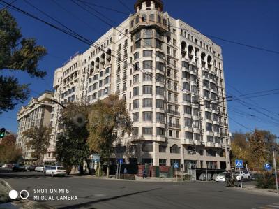 Продаю квартиру 2-ком., 68кв. м., этаж - 10/10, Тыныстанова Боконбаева.