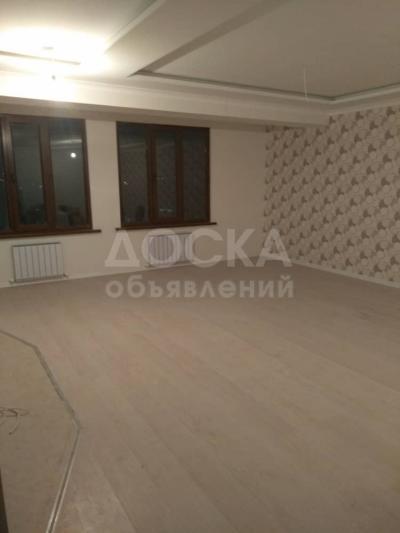 Продаю 2-комнатную квартиру, 80кв. м., этаж - 8/10, Ахунбаева-Чапаева.