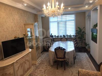 Продаю 3-комнатную квартиру, 112кв. м., этаж - 2/9, мкр. Асанбай.