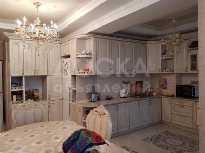 Продаю 3-комнатную квартиру, 135кв. м., этаж - 3/10, Орозбекова Боконбаева.