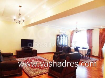 Сдаю 4-комнатную квартиру, 220кв. м., этаж - 6/10, Раззакова - Токтогула.