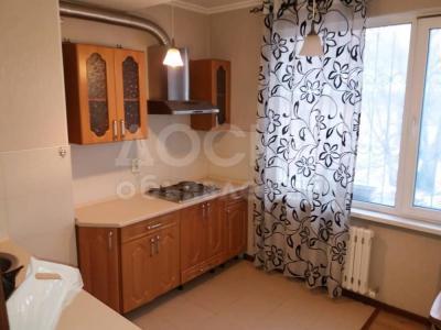 Продаю 1-комнатную квартиру, 42кв. м., этаж - 2/6, Токтогула-Молодая Гвардия Заходи и Живи.