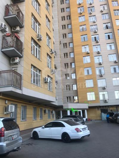 Продаю квартиру 3-ком., 112кв. м., этаж - 2/10, Исанова/Московская 33.