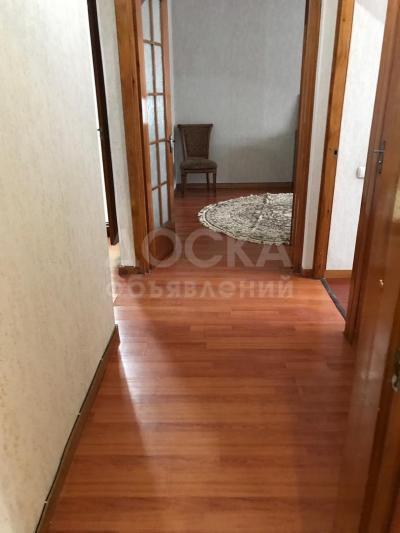 Продаю 3-комнатную квартиру, 60кв. м., этаж - 2/9, Боконбаева/Усенбаева.