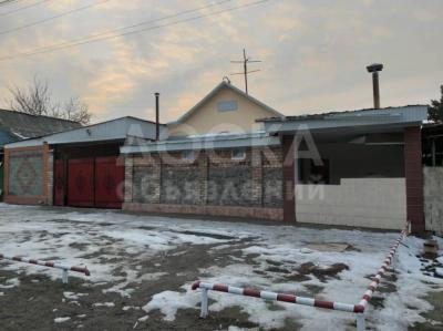 Сдаю дом 10-комнатную 100кв. м., этаж-1, 4-сот., стена кирпич, Пишпек/Ипподром/Термечиоква.