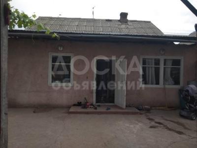 Продаю дом 4-комнатную 124кв. м., этаж-1, 6-сот., стена саман, с. Чон-Арык, ул. Кожобергенова 263.