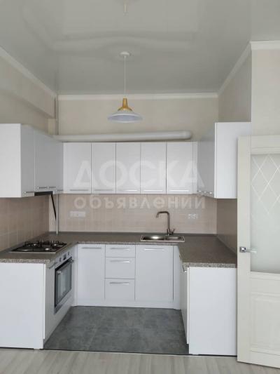 Продаю квартиру 2-ком., 39кв. м., этаж - 2/10, Токомбаева 9.