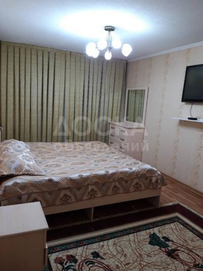 Сдаю 2-комнатную квартиру, 1кв. м., этаж - 2/10, ул. Карпинка/Фрунзе.