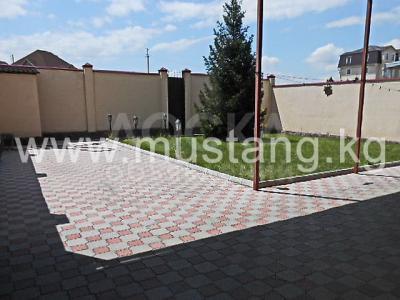 Сдаю дом 8-ком., 350кв. м., этаж-3, 8-сот., стена кирпич, Ахунбаева Чапаева.
