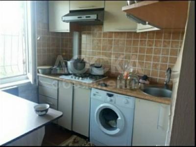 Продаю 2-комнатную квартиру, 43кв. м., этаж - 5/5, ул.Фрунзе/Суюнбаева.