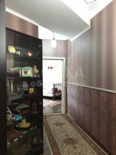 Продаю 4-комнатную квартиру, 150кв. м., этаж - 4/10, 12 мкр.