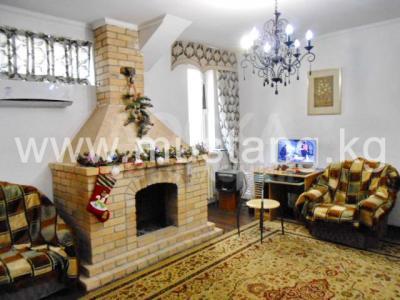 Сдаю дом 8-комнатную 250кв. м., этаж-2, 7,5-сот., стена кирпич, Советская Карасаева.