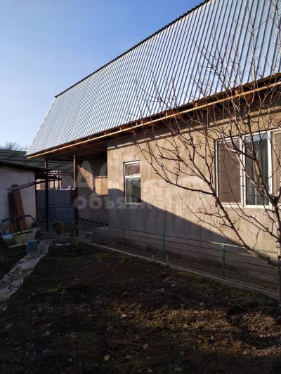 Продаю дом 2-комнатную 85,0кв. м., этаж-1, 4,0-сот., стена кирпич, район ипподрома.