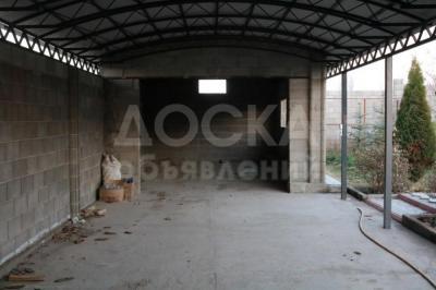 Продаю дом 4-комнатную 240кв. м., этаж-1, 10-сот., стена кирпич, Село Орто-Сай.