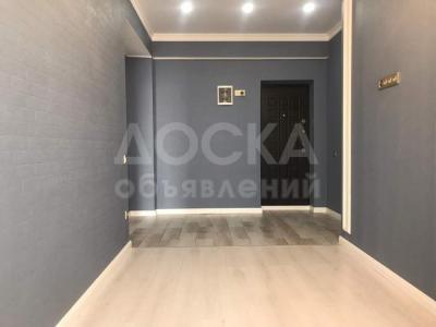 Продаю 1-комнатную квартиру, 42кв. м., этаж - 3/10, 5 мкр. (ул.Каралаева).