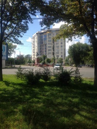 Сдаю 4-комнатную квартиру, 110кв. м., этаж - 2/10, Ч.Айтматова (Мира) 73/1, район отеля Ак-Кеме.