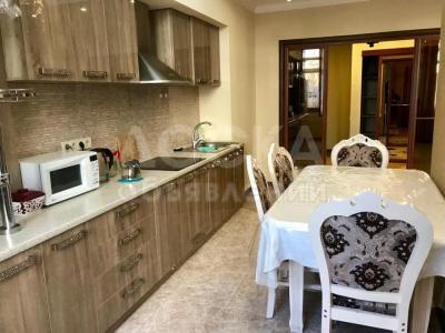 Продаю 2-комнатную квартиру, 73кв. м., этаж - 2/10, Магистраль-Манаса Дизайнерский Евроремонт.