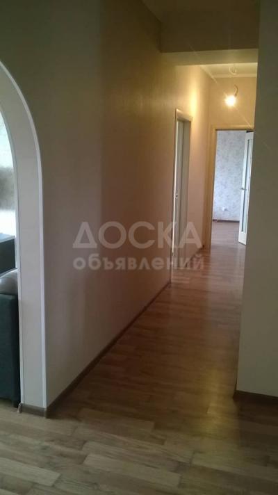 Продаю квартиру 3-ком., 100кв. м., этаж - 4/10, К.Акиева/Боконбаева.