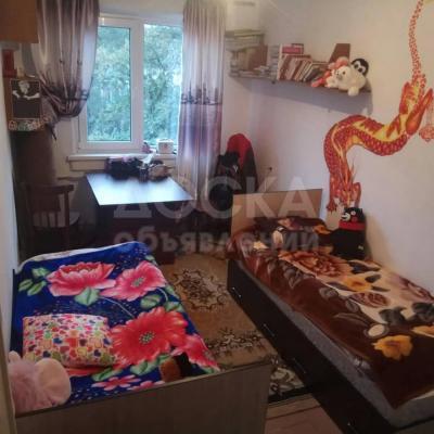 Продаю 2-комнатную квартиру, 43кв. м., этаж - 5/5, Боконбаева/М.Гвардия,104с, балкон.