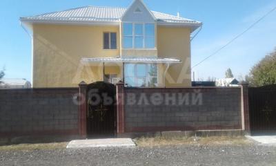 Продаю дом 7-комнатную 200кв. м., этаж-2, 8-сот., стена кирпич, ж.м. Арча Бешик, ул. Куйукова/Жылга сай.
