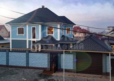 Продаю дом 6-комнатную 200кв. м., этаж-2, 4-сот., стена кирпич, Ахунбаева/Алма-Атинская.