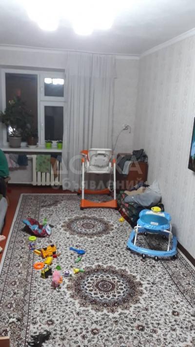 Продаю 2-комнатную квартиру, 42кв. м., этаж - 4/4, ул.Ахунбаева/Токтоналиева.