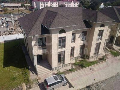 Продаю дом 5-комнатную 220кв. м., этаж-2, 1 га-сот., стена кирпич, Этно-комплекс "Манас айылы".