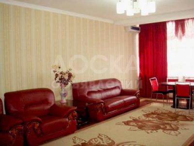 Сдаю 4-комнатную квартиру, 140кв. м., этаж - 5/10, в тихом центре - Исанова-Рыскулова.
