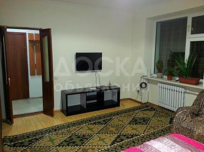 Сдаю 1-комнатную квартиру, 38кв. м., этаж - 1/5, Киевская/Калык-акиева, посуточно.