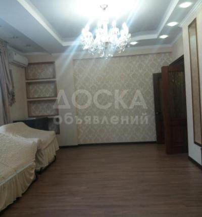 Продаю 2-комнатную квартиру, 80кв. м., этаж - 2/10, Ахунбаева/Абая.