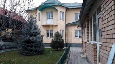 Сдаю дом 7-комнатную 250кв. м., этаж-2, 6-сот., стена кирпич, Панфилова/ Горького .