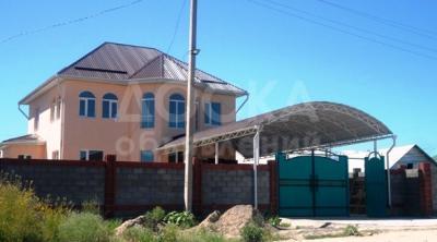 Продаю дом 8-комнатную 170кв. м., этаж-2, 4-сот., стена кирпич, Бишкек.