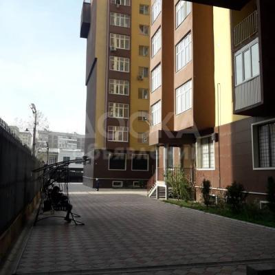 Продаю 3-комнатную квартиру, 135кв. м., этаж - 2/10, Средний Джал.