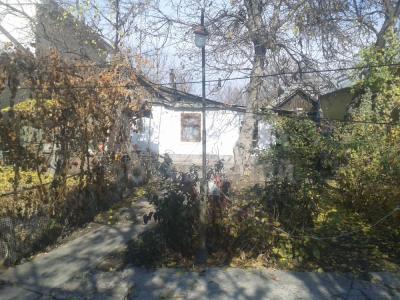 Продаю дом 2-комнатную 32,6кв. м., этаж-1, 3-сот., стена саман, р-н ул.Коммунарова.