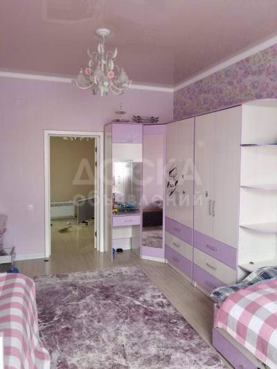Продаю 3-комнатную квартиру, 135кв. м., этаж - 2/10, Горького/Тыныстанова.